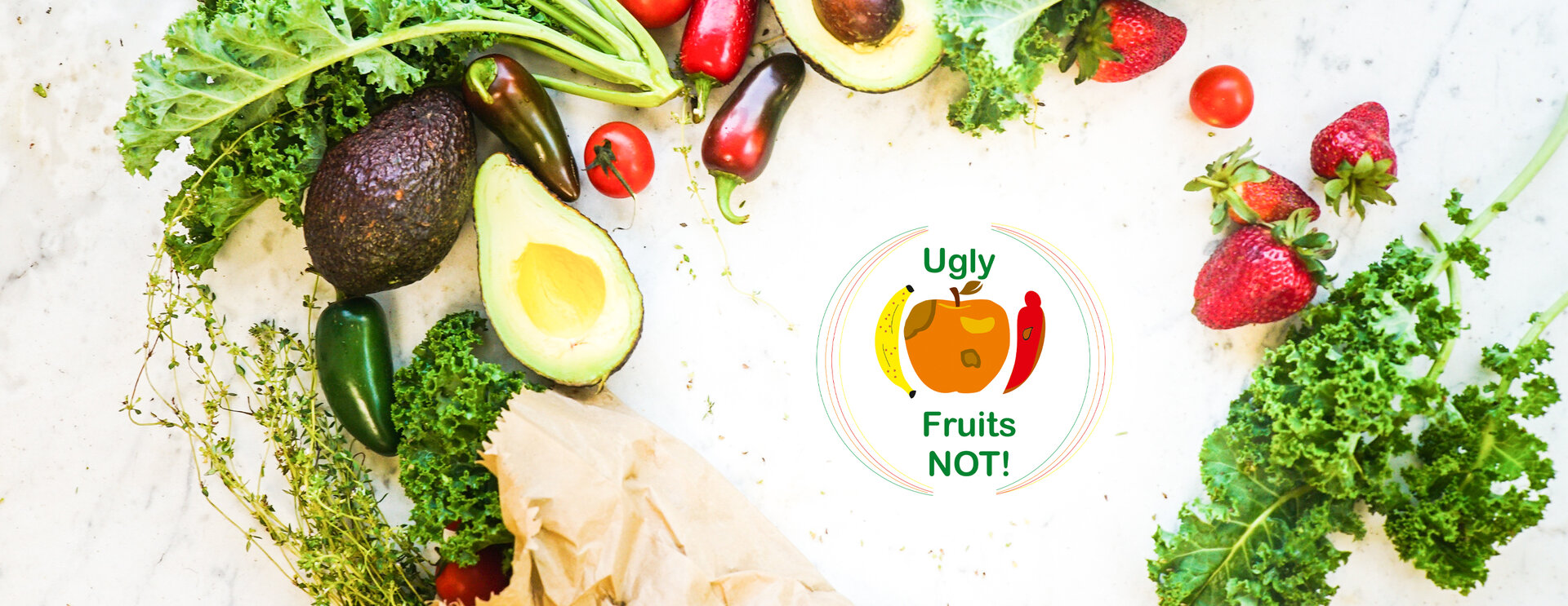 Foto von Gemüse und Früchten. In der Mitte des Fotos befindet sich das Logo des Projekts, das subperfekte Früchte zeigt und Gemüse und die Wörter „ ugly=